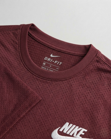 Burgendy Mesh Stretch Sports T‑Shirt – BeBold